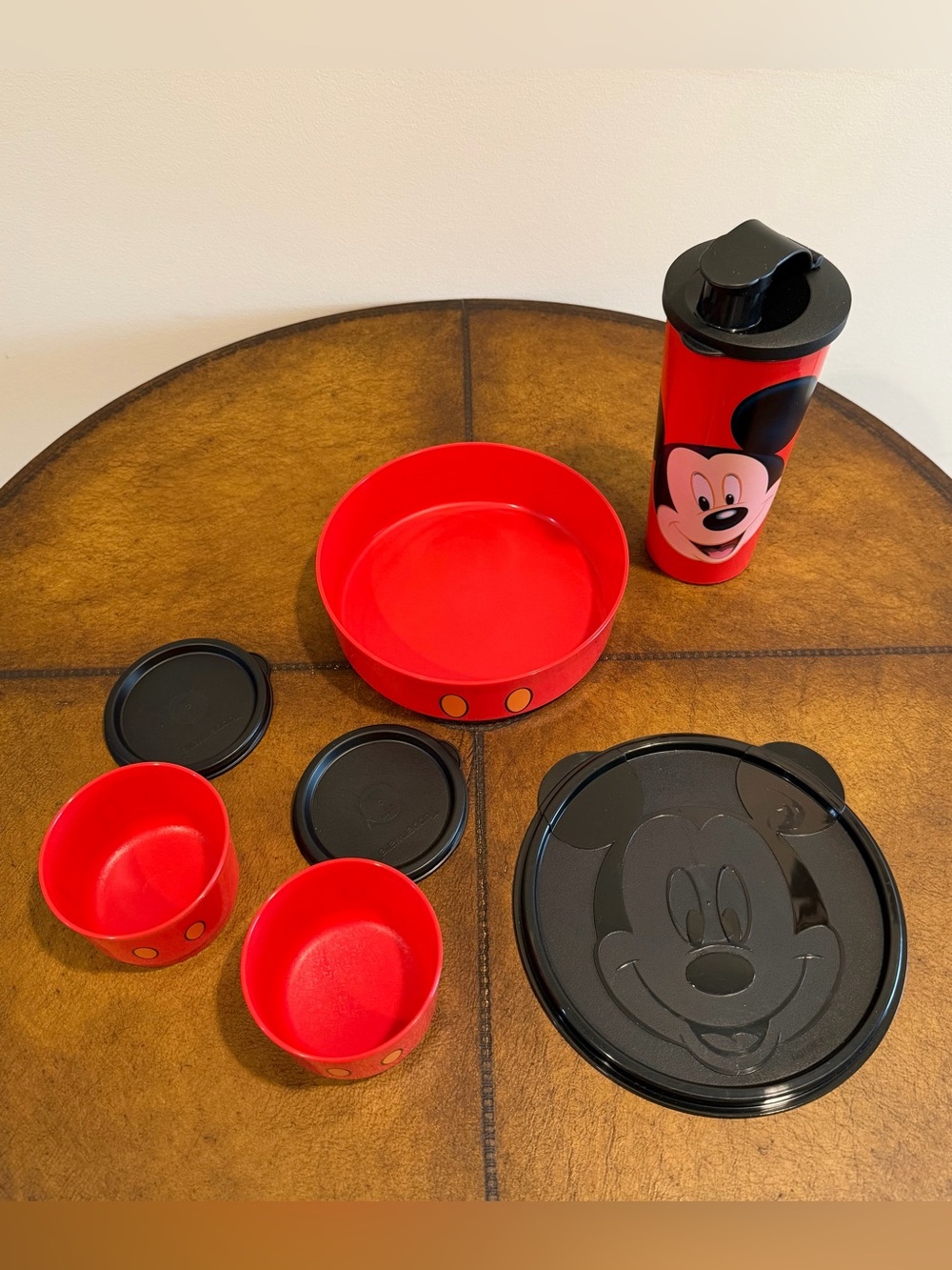NEW AUTHENTIC DISNEY MICKEY MOUSE TUPPERWARE FOOD STORAGE CONTAINER 8 PIECE SET
